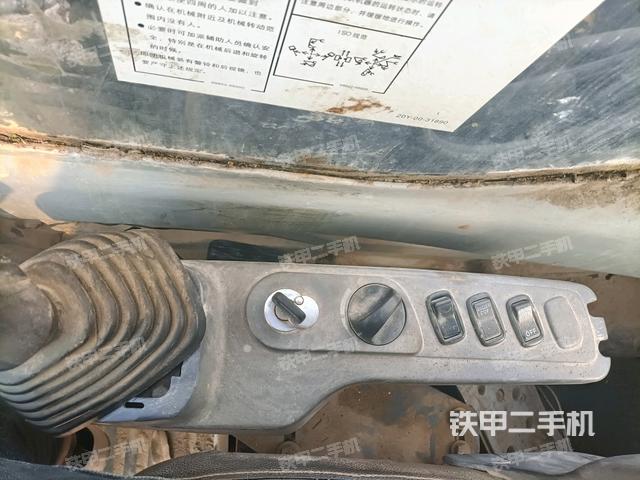 座椅右側(cè)控制臺/鑰匙門/油門/含右手柄(駕駛室部分) 座椅右側(cè)控制臺/鑰匙門/油門/含右手柄(駕駛室部分)