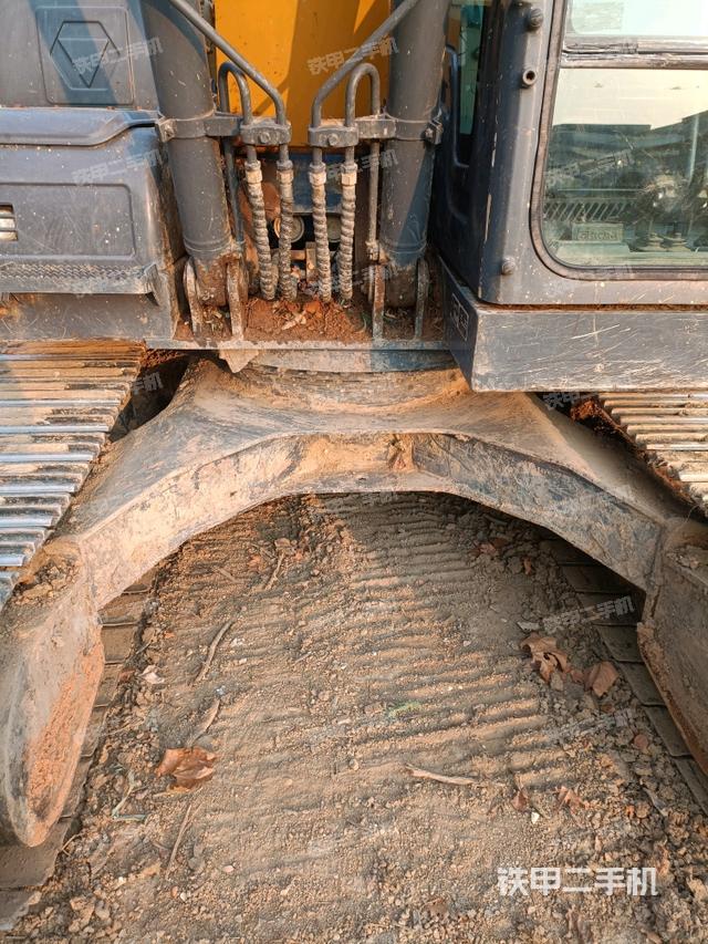 轉(zhuǎn)盤和下車架正前（工作和回轉(zhuǎn)裝置）