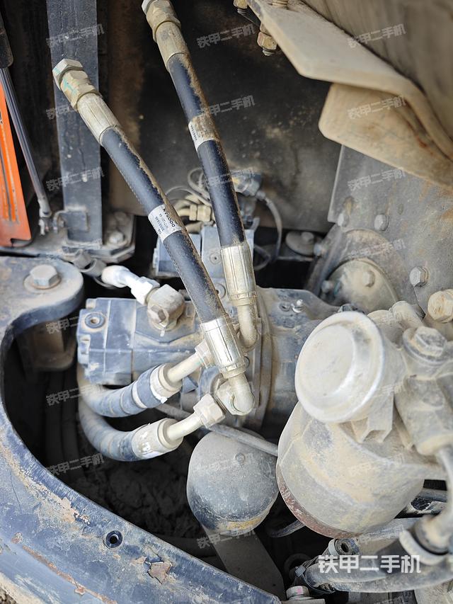 液壓泵艙室正面整體(整機(jī)外觀) 液壓泵艙室正面整體(整機(jī)外觀)