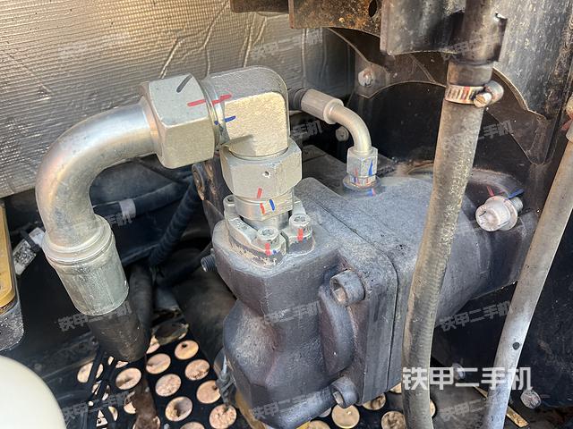 液壓泵艙室正面整體（整機(jī)外觀）