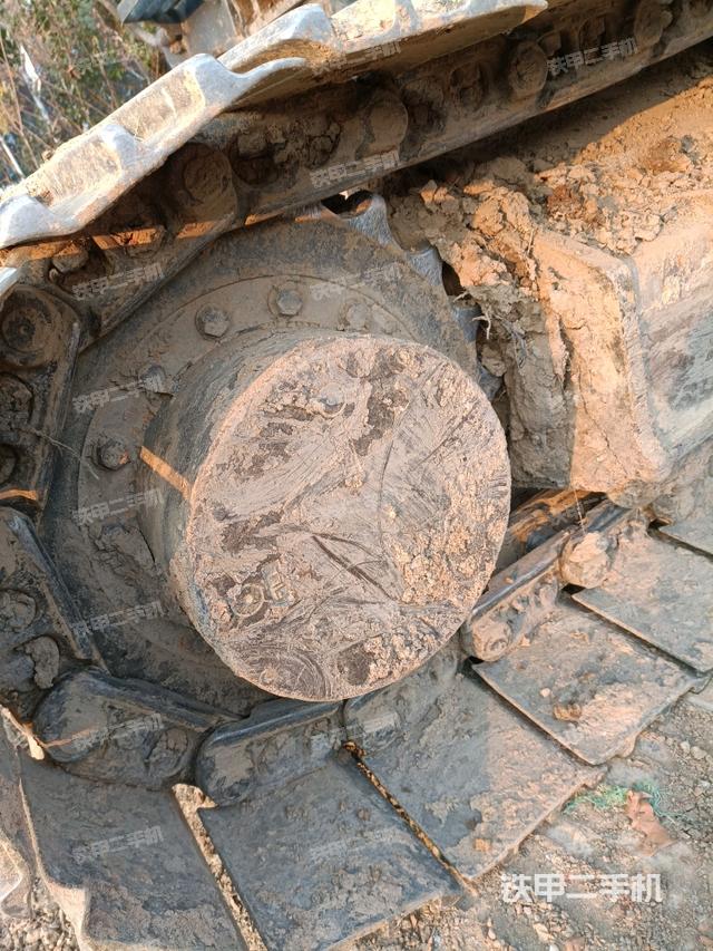 左驅(qū)動輪（行走機構(gòu)）