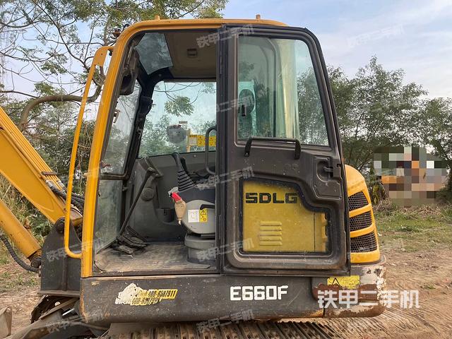 驾驶室整体（整机外观）