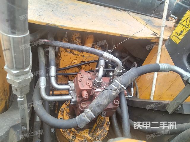 回轉(zhuǎn)馬達(dá)和主控閥（整機(jī)外觀）