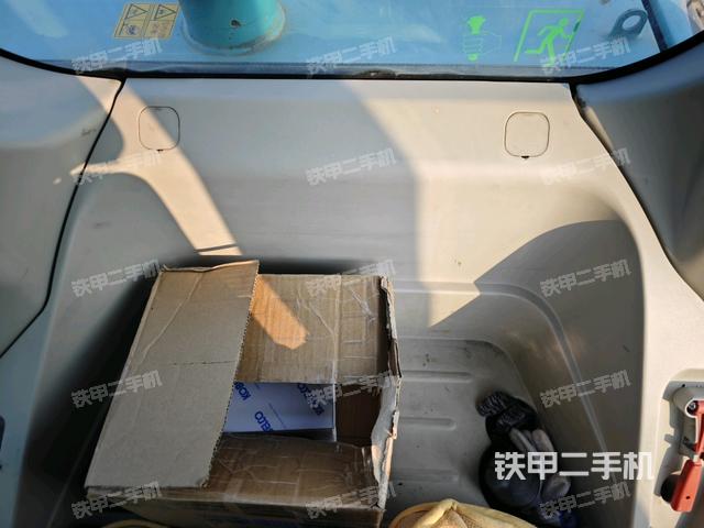 后窗玻璃角標(駕駛室部分) 后窗玻璃角標(駕駛室部分)