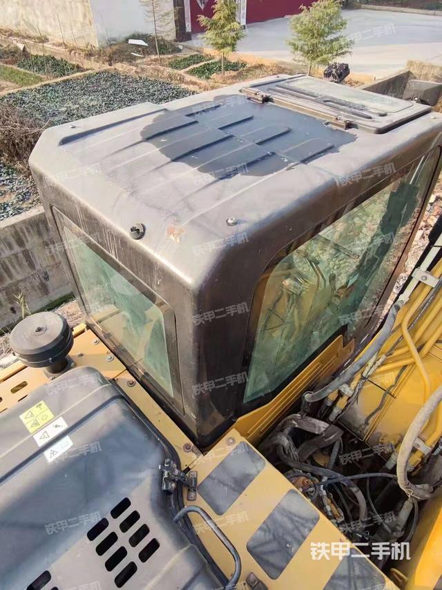 駕駛室頂部(整機外觀) 駕駛室頂部(整機外觀)