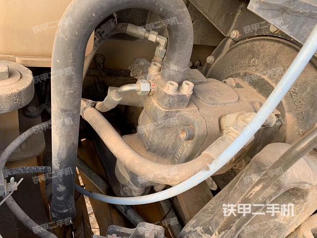 液壓泵艙室正面整體(整機(jī)外觀) 液壓泵艙室正面整體(整機(jī)外觀)