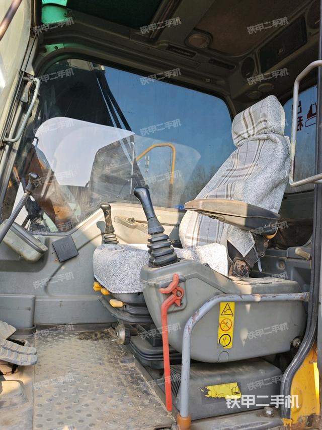 駕駛室整體（整機(jī)外觀）