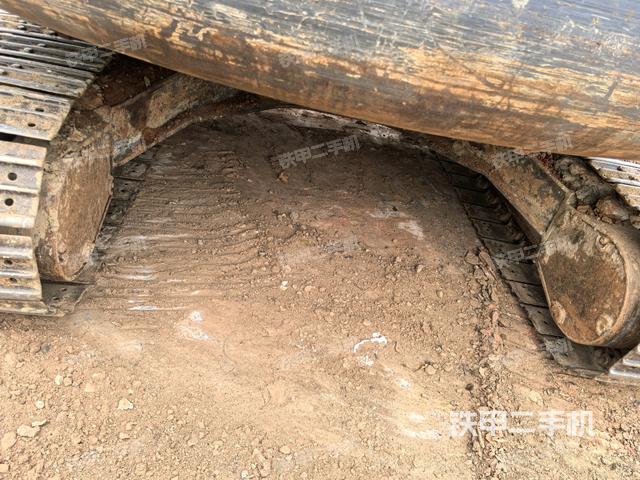 轉(zhuǎn)盤和下車架正前（工作和回轉(zhuǎn)裝置）