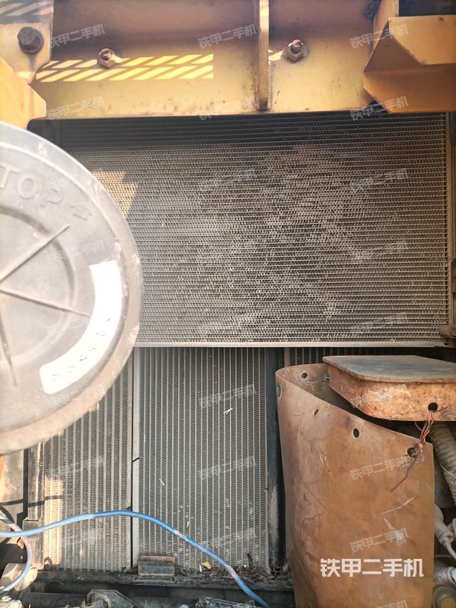 散熱器正面(大件艙室) 散熱器正面(大件艙室)