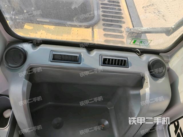 左后方玻璃角標(biāo)（駕駛室部分）