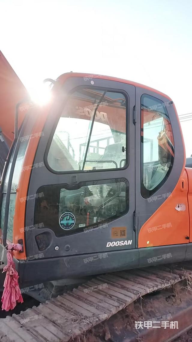 駕駛室整體（整機外觀）