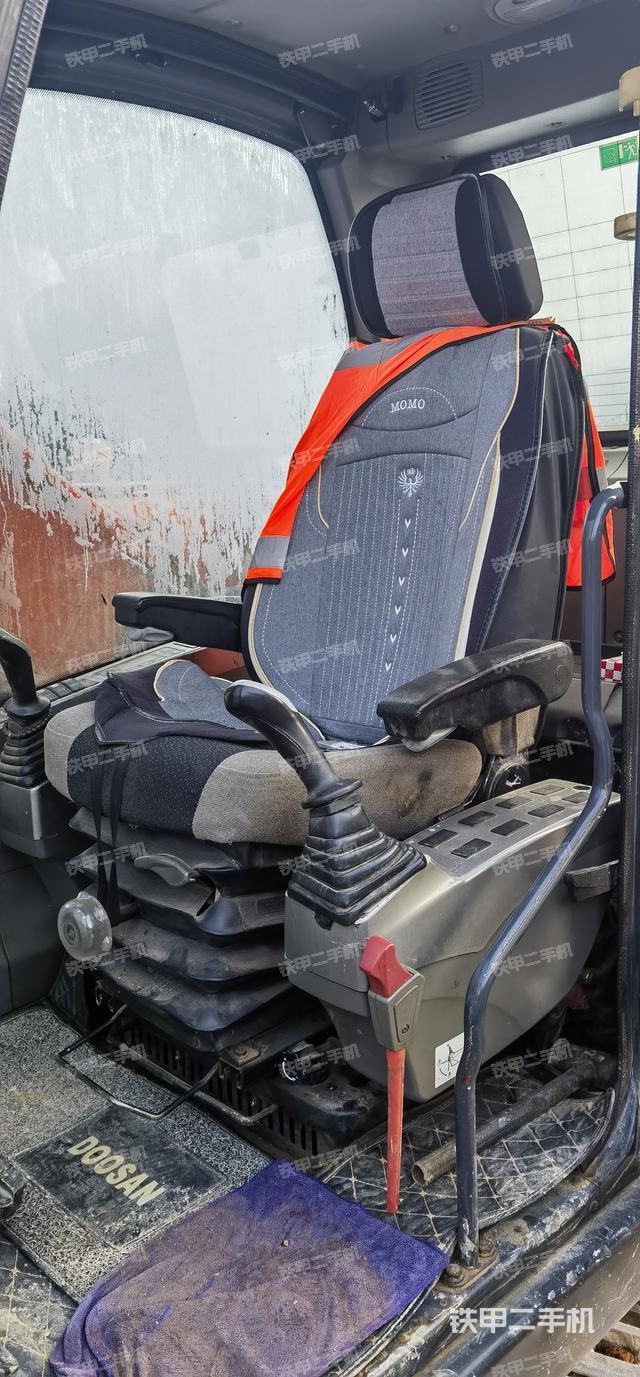 駕駛室整體（整機(jī)外觀）