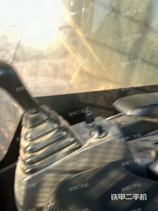 座椅左側(cè)控制臺/音響/含左手柄（駕駛室部分）