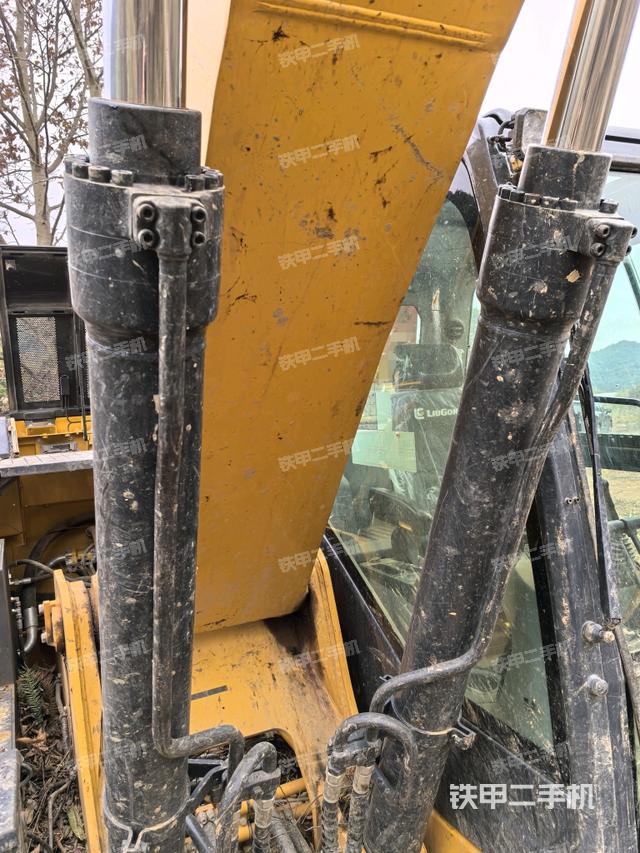 大臂油缸整體?豎拍（工作和回轉(zhuǎn)裝置）