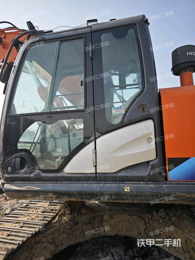 左后方玻璃角標(biāo)(駕駛室部分) 左后方玻璃角標(biāo)(駕駛室部分)