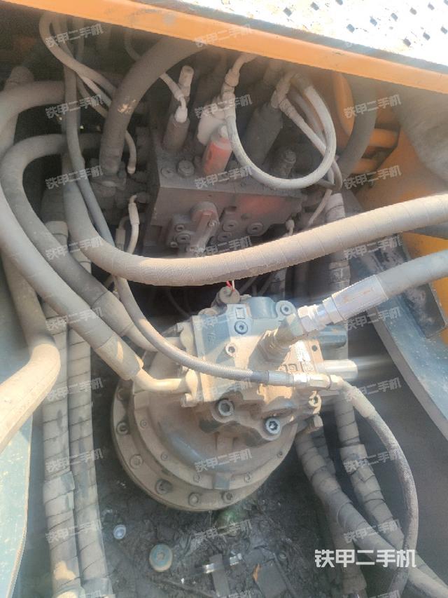 回轉馬達和主控閥（整機外觀）