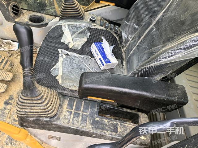 座椅左側(cè)控制臺/音響/含左手柄（駕駛室部分）