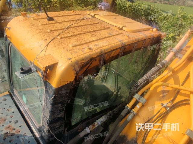 駕駛室頂部（整機外觀）