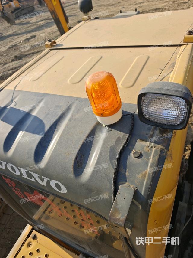 駕駛室頂部（整機(jī)外觀）