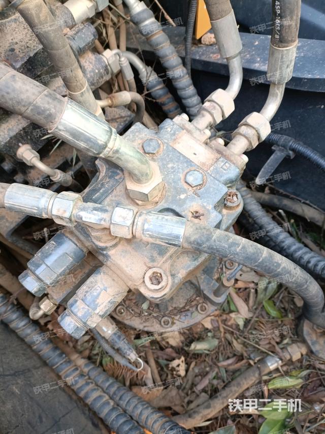 回轉(zhuǎn)馬達（上車部件）