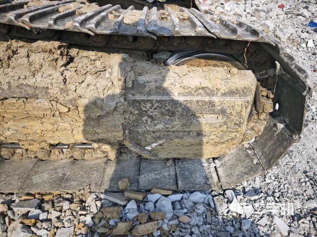 左驅(qū)動(dòng)輪(行走機(jī)構(gòu)) 左驅(qū)動(dòng)輪(行走機(jī)構(gòu))