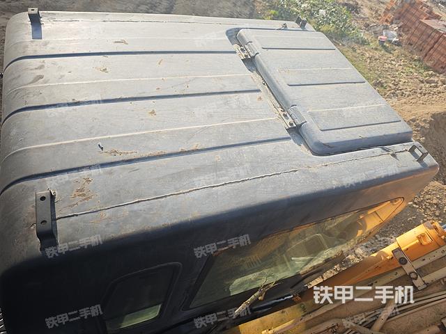 駕駛室頂部（整機外觀）