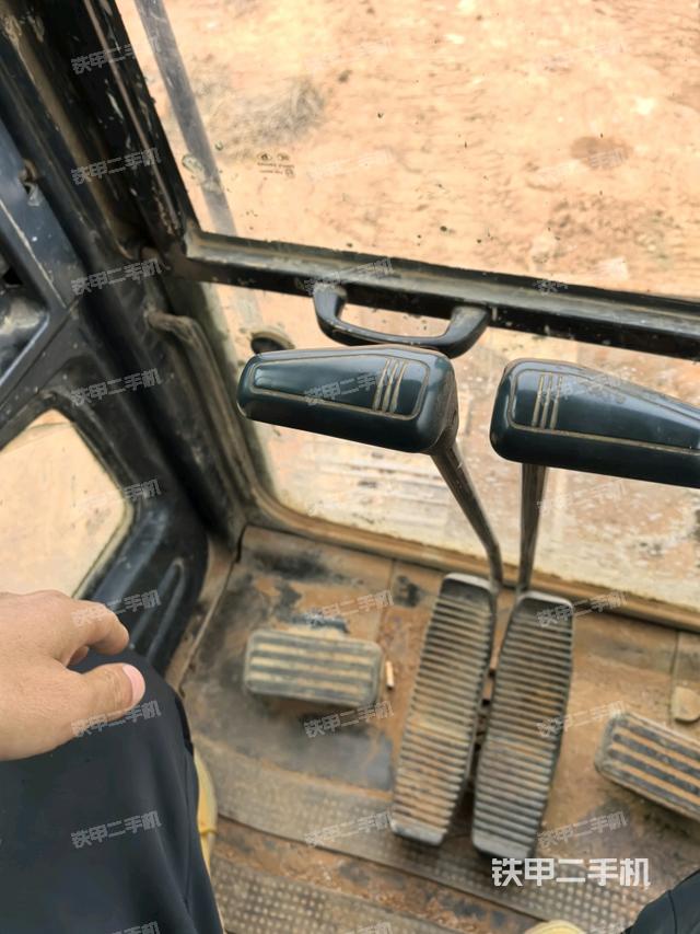 后窗玻璃角標(biāo)（駕駛室部分）