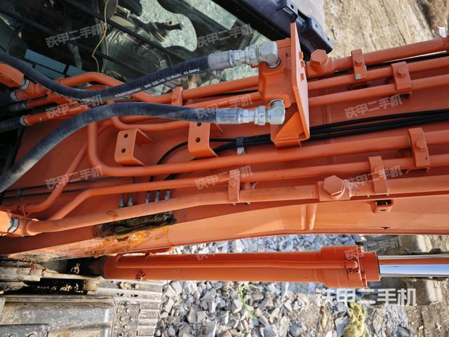 大臂根部?斜視(工作和回轉(zhuǎn)裝置) 大臂根部?斜視(工作和回轉(zhuǎn)裝置)