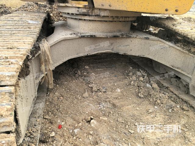 轉(zhuǎn)盤和下車架正前（工作和回轉(zhuǎn)裝置）