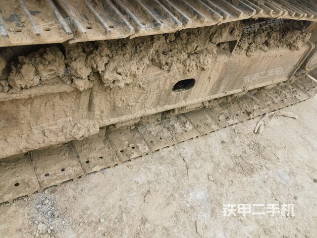 單側(cè)履帶整體(整機(jī)外觀) 單側(cè)履帶整體(整機(jī)外觀)
