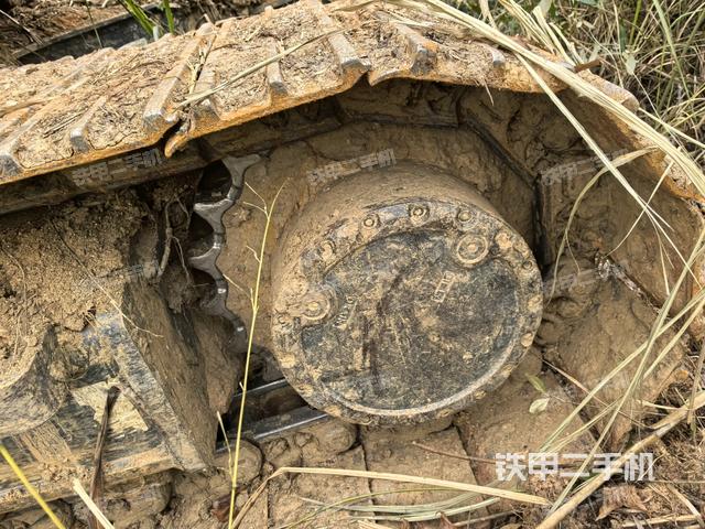 左驅(qū)動輪（行走機(jī)構(gòu)）