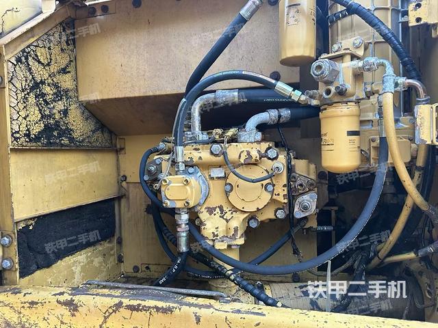 液壓泵艙室正面整體(整機(jī)外觀) 液壓泵艙室正面整體(整機(jī)外觀)