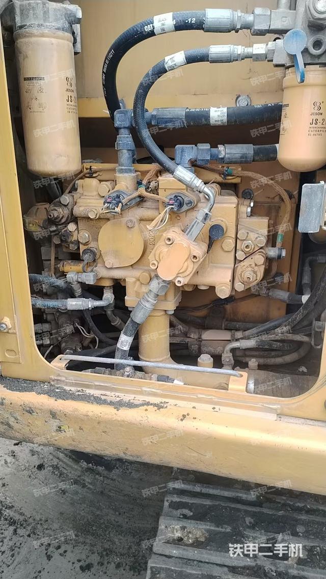 液壓泵艙室正面整體（整機(jī)外觀）