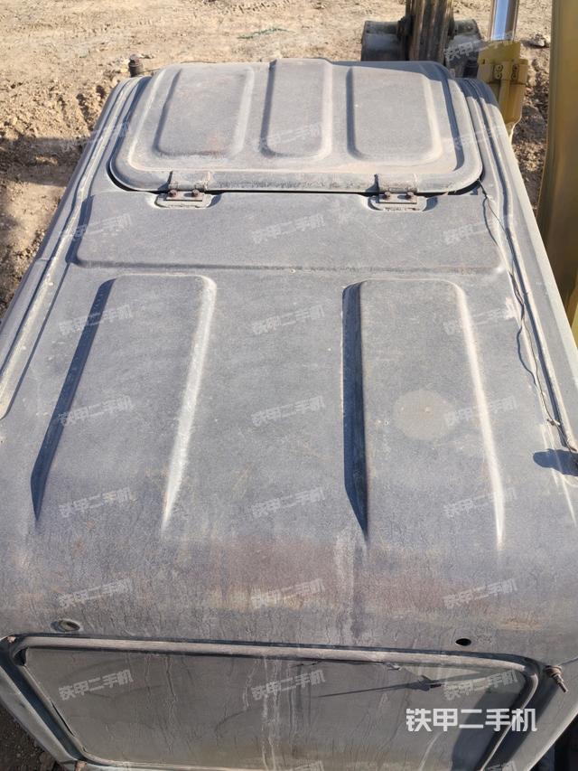 駕駛室頂部（整機外觀）