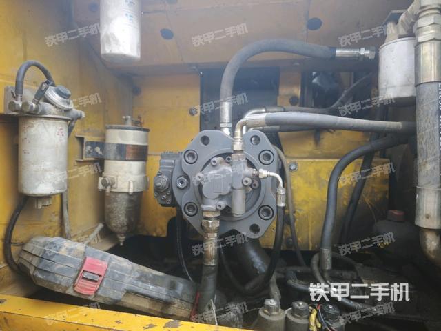 液壓泵艙室正面整體(整機(jī)外觀) 液壓泵艙室正面整體(整機(jī)外觀)
