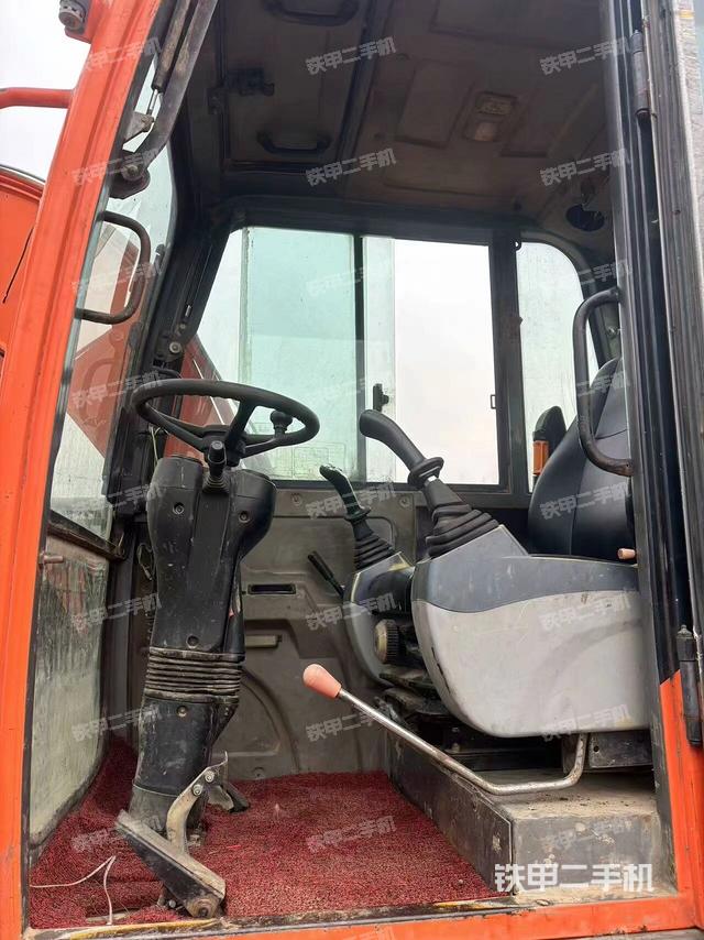 駕駛室頂部（整機(jī)外觀）