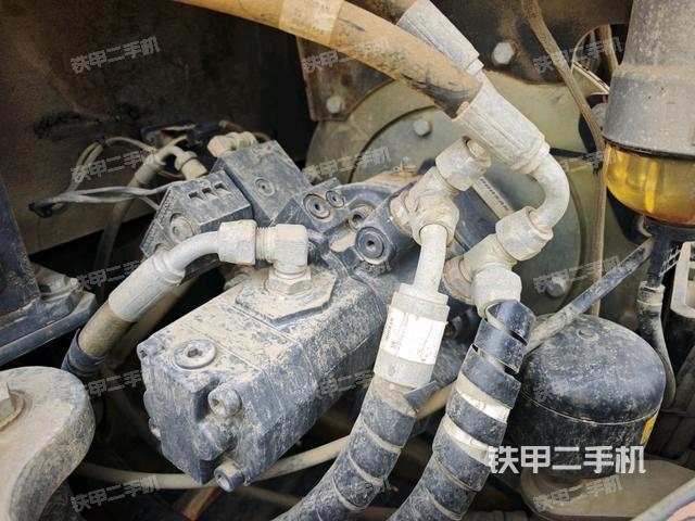 液壓泵艙室正面整體（整機(jī)外觀）