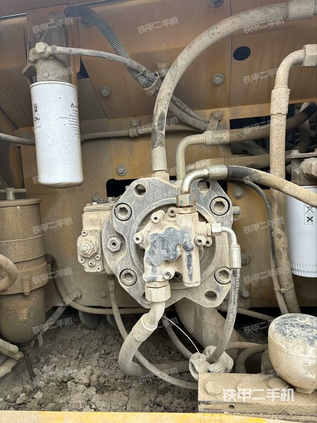 液壓泵艙室正面整體（整機(jī)外觀）