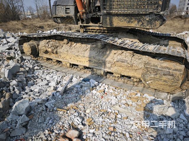 左側(cè)履帶整體?(行走機(jī)構(gòu)) 左側(cè)履帶整體?(行走機(jī)構(gòu))