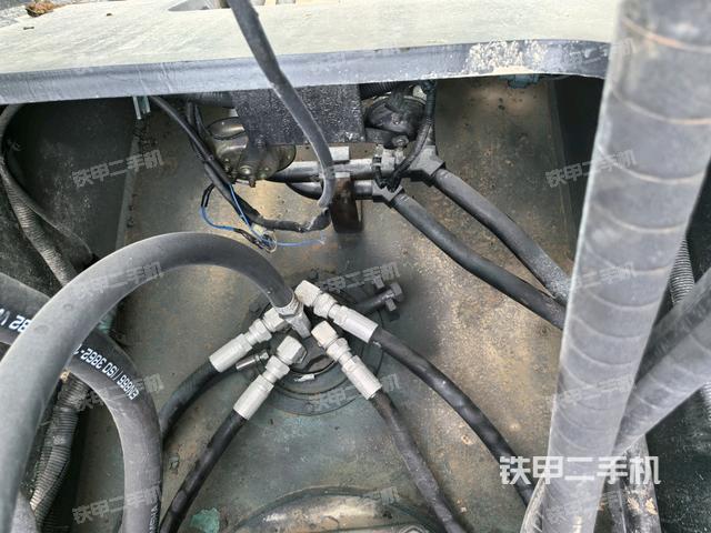 中央回轉(zhuǎn)接頭特寫（上車部件）