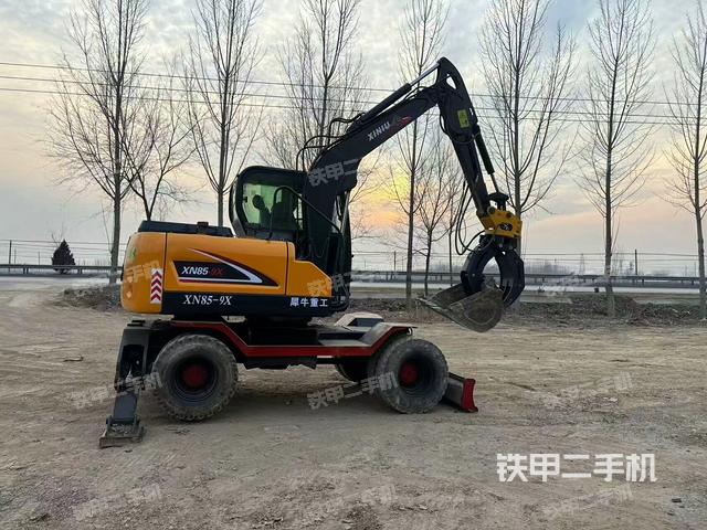 單側(cè)履帶整體(整機外觀) 單側(cè)履帶整體(整機外觀)