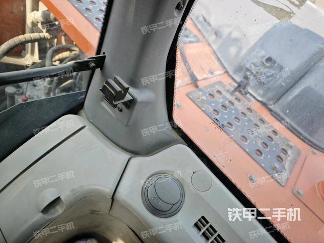 座椅左側(cè)控制臺(tái)/音響/含左手柄(駕駛室部分) 座椅左側(cè)控制臺(tái)/音響/含左手柄(駕駛室部分)