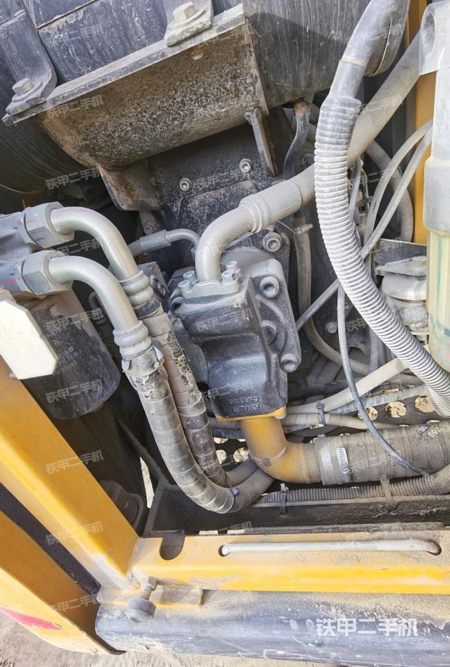 液壓泵艙室正面整體（整機(jī)外觀）