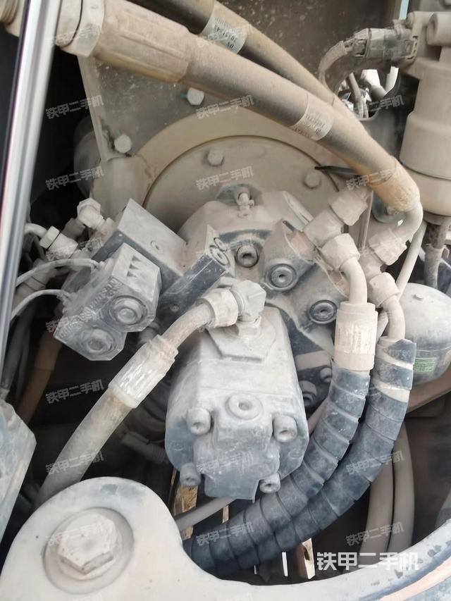 液壓泵艙室正面整體(整機(jī)外觀) 液壓泵艙室正面整體(整機(jī)外觀)