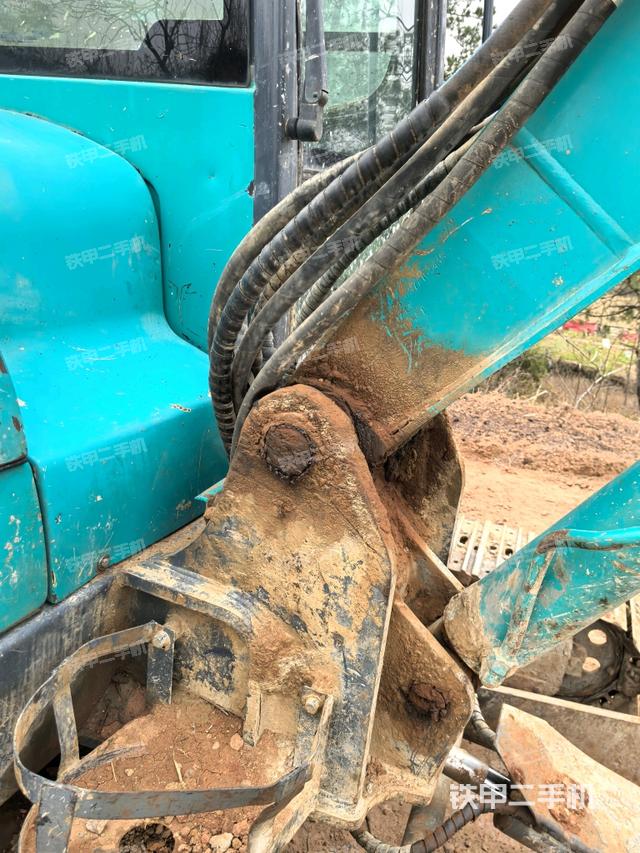 大臂根部?斜（工作和回轉(zhuǎn)裝置）