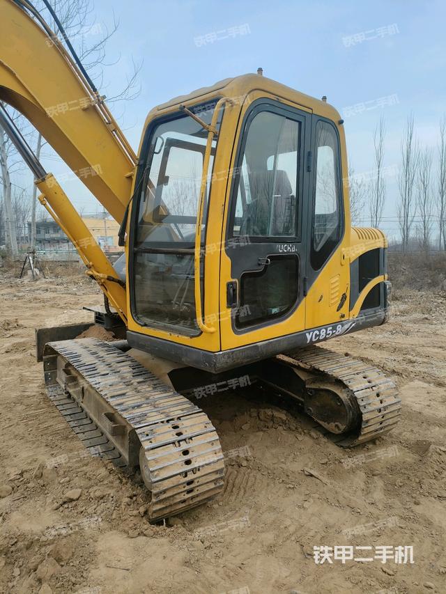 駕駛室整體(整機(jī)外觀) 駕駛室整體(整機(jī)外觀)