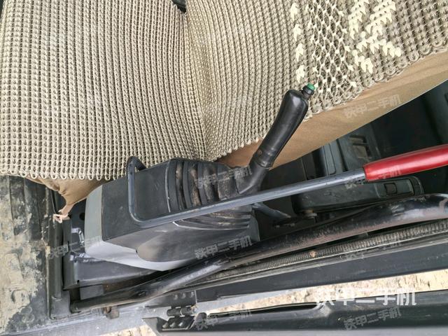 座椅左側(cè)控制臺/音響/含左手柄（駕駛室部分）