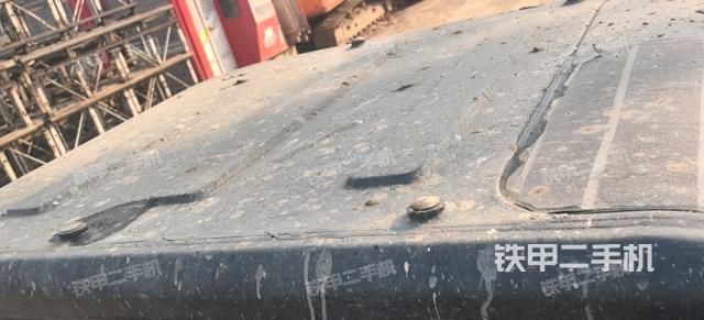 駕駛室頂部(整機(jī)外觀) 駕駛室頂部(整機(jī)外觀)