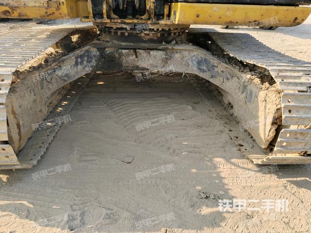 轉(zhuǎn)盤和下車架正前（工作和回轉(zhuǎn)裝置）