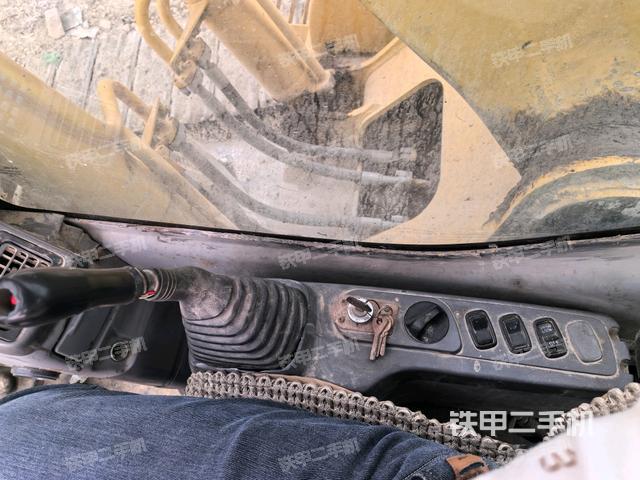 座椅右側(cè)控制臺(tái)/鑰匙門(mén)/油門(mén)/含右手柄（駕駛室部分）